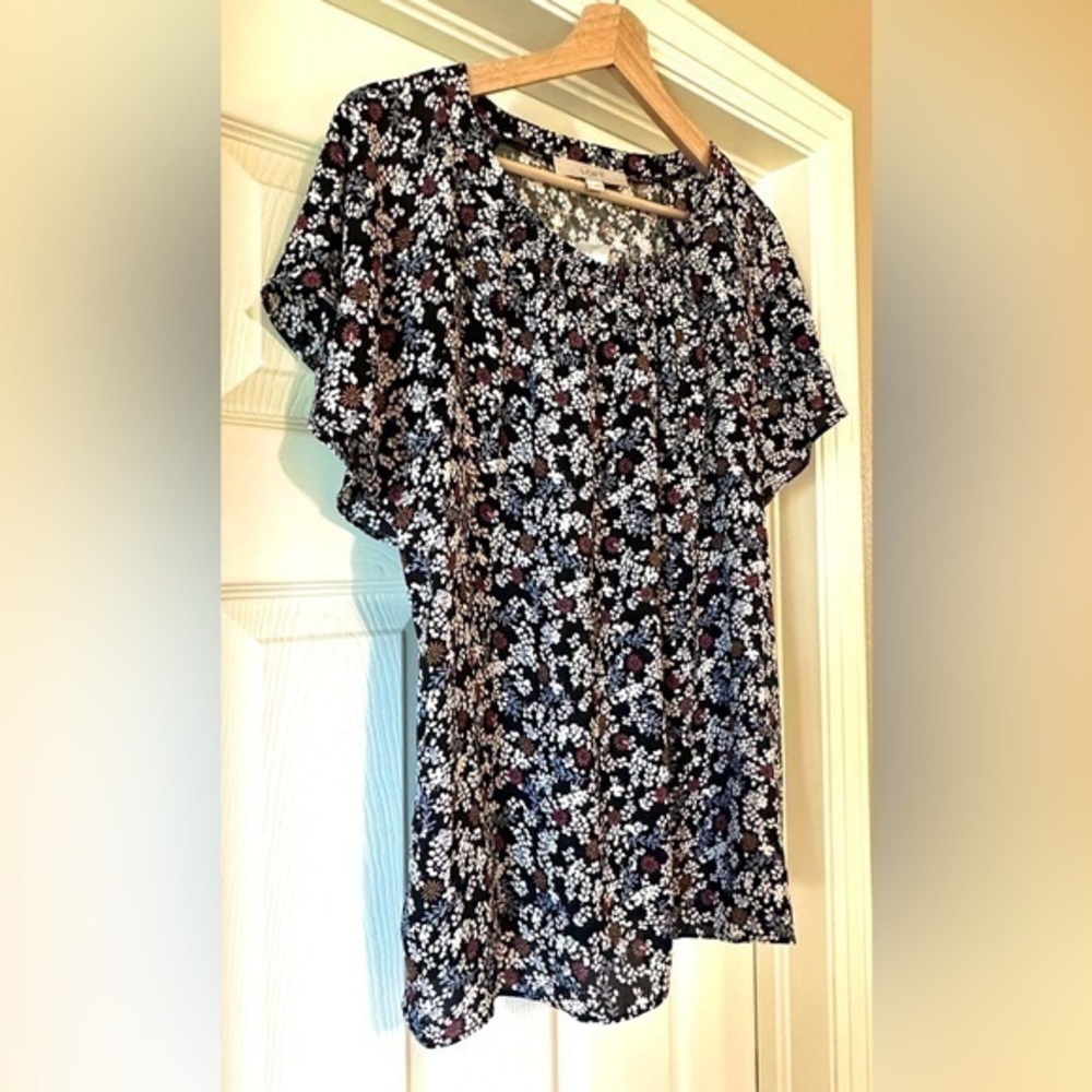 Loft flutter sleeve floral top